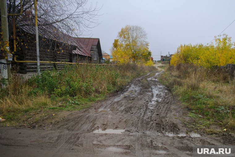 После дождя на дорогах образовались колеи