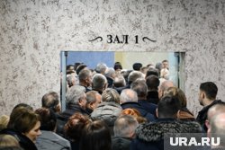 Чтобы проститься с Турковым, в траурном зале образовалась очередь