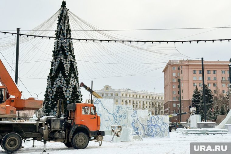 Ледовый городок на площади Революции откроют в конце недели 