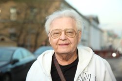 Первый студийный альбом Антонова, «Юрий Антонов», выпустила в 1981 году югославская фирма Jugoton