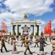 Студенты столичных колледжей закружились в «Вальсе Победы»: как прошла ежегодная акция на ВДНХ. Фоторепортаж