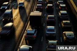 На Крымском мосту 4 августа образовалась масштабная пробка, люди ждали по восемь часов