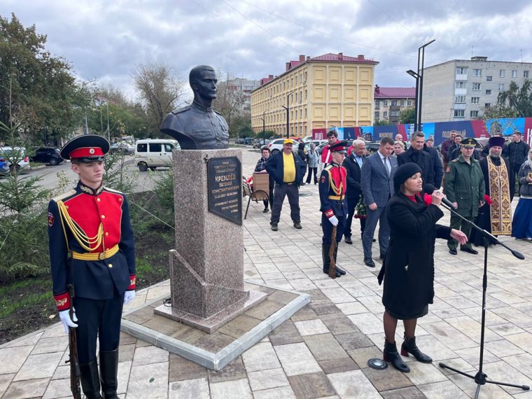 В центре Кургана открыли бронзовый бюст Герою СССР Евгению Кремлеву