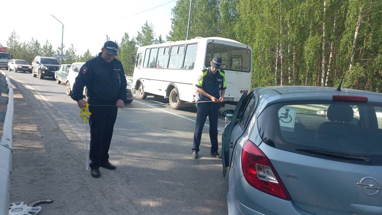 Водителю Opel стало плохо за рулем