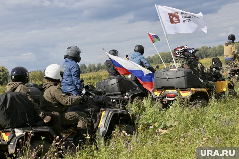 В пробеге принимали участие представители спортивных федераций и объединений, любители конного спорта, квадроциклов, водного транспорта, велосипедисты.