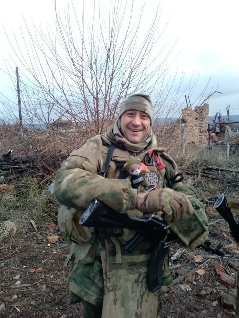 Евгений начинал службу помощником гранатометчика, а затем стал медиком и спасал жизни сослуживцев