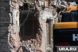 Дома были расселены, но снести их не торопились