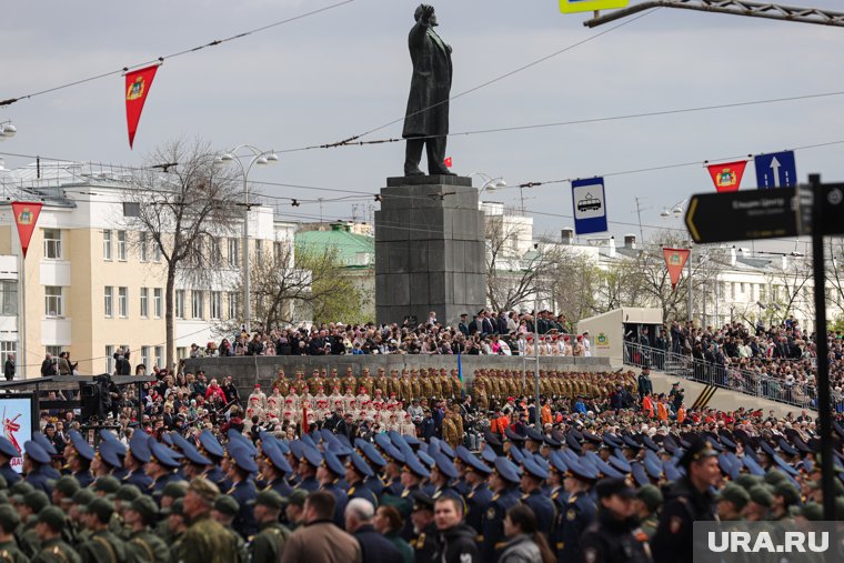 Традиционный парад в Екатеринбурге был масштабным