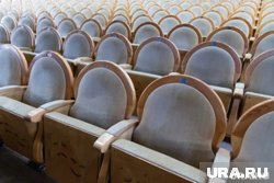 Согласно регламенту, кресла должны меняться каждые семь лет