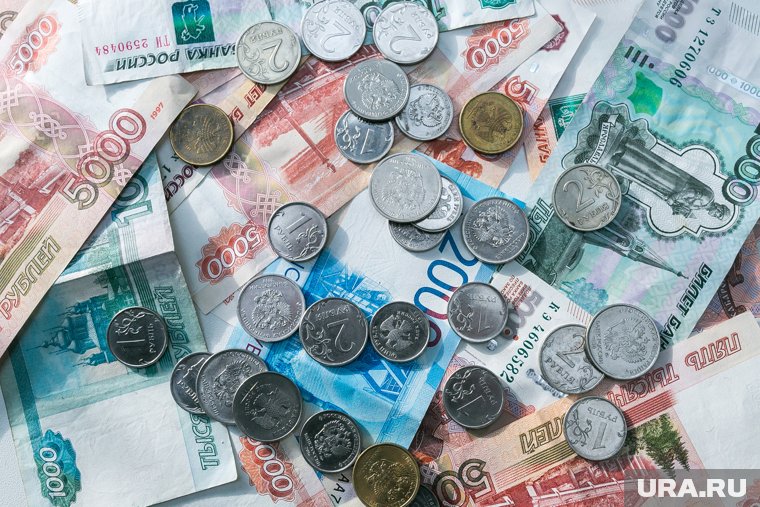 Объем денег на вкладах и текущих счетах увеличился за год на 25%