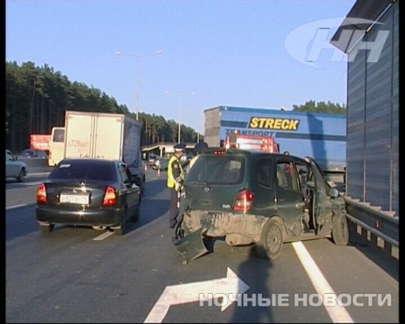 Снова жуткая авария на Новокольцовском тракте. Водитель иномарки уснул за рулем. Машина опрокинулась на крышу 