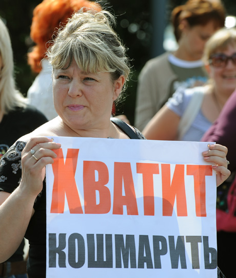 Оставьте нас в покое! В Челябинске на акцию протеста вышли торговцы пивом. Власти: «А народу не нравится, что вы в их дворах пивом торгуете!»