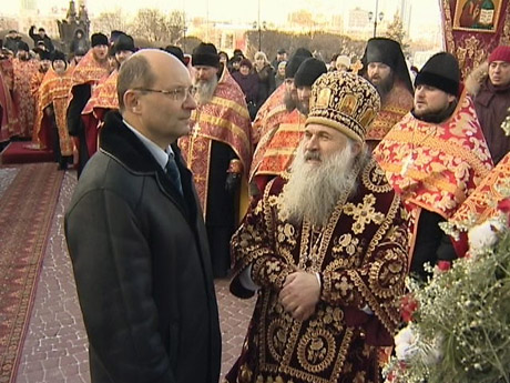 Мишарин совершил молебен. На улице, на морозе в минус 20