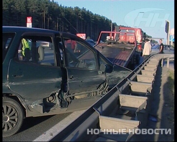 Снова жуткая авария на Новокольцовском тракте. Водитель иномарки уснул за рулем. Машина опрокинулась на крышу 