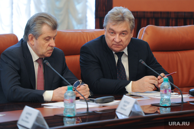 Заместитель генпрокурора в УрФО Юрий Пономарев (справа) привез с собой целую делегацию