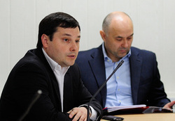 Шипилов (слева) собирает федеральных технологов