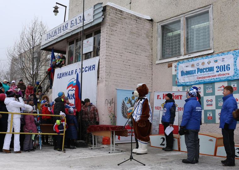 «Единая Россия» активно агитировала во время «Лыжни России — 2016». Партийцы заверяют, что внимательно изучили перед этим законодательство