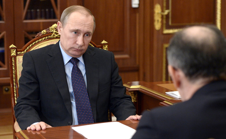 В понедельник Владимир Путин принял глав сразу трех регионов. Страна живет в ожидании новых кадровых решений: время есть до мая
