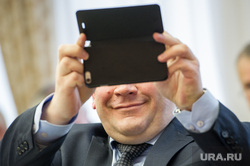 Заседание правительства СО. Екатеринбург, ноженко дмитрий, снимает на телефон