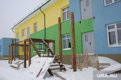 Недостроенный детский сад в посёлке Вогулка Шалинского городского округа и старый рядом с ним
