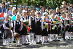 1 сентября линейка в школе 107 Челябинск, школа, линейка, клятва, первоклассники