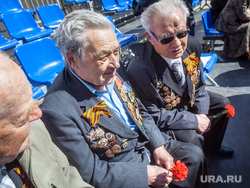 Ветераны Великой Отечественной войны возле Суворовского училища. Екатеринбург, лямин владимир