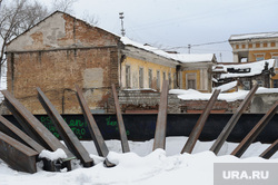 Виды Нижнего Тагила, старый дом, рельсы, нижнетагильский музей-заповедник, горнозаводской урал, проспект ленина1, архитектура нижнего тагила