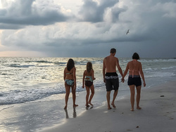 Открытая лицензия от 09.09.2016. семья, семья, море берег, пляж