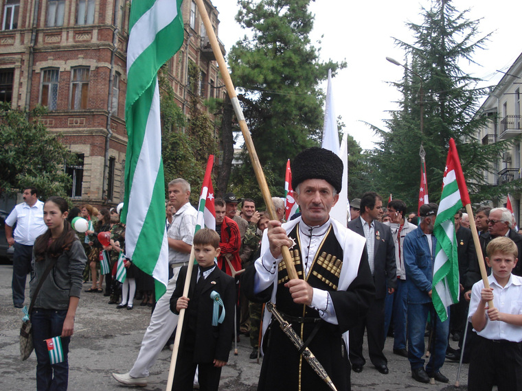 Несколько лет назад Абхазия славилась своим гостеприимством. Теперь же россиянам стоит быть осторожными