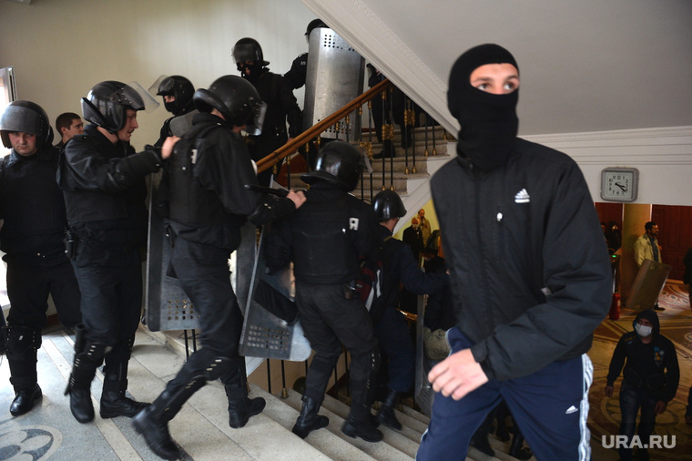 Захват областной администрации. Луганск, беспорядки, балаклава