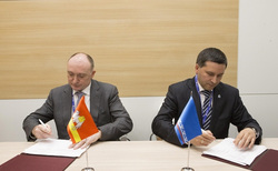 Дубровский и Кобылкин подписали соглашение о сотрудничестве на ПМЭФ 2017.