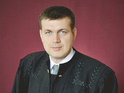 Евгений Шайхутдинов исполняет обязанности главы суда и, говорят в сообществе, имеет шансы стать полноценным руководителем