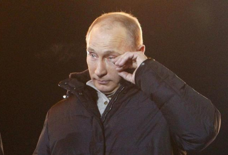 Знаменитые кадры возвращения Владимира Путина в президенты: победителя выборов 2012 года встречает Поклонная площадь, заполненная его сторонниками