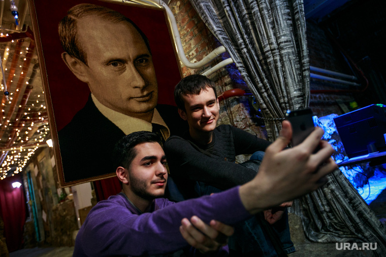 Выставка "Путин как мем". Москва, портрет путина, селфи, себяшка