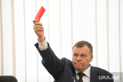 Александр Якоб отчитывается перед гордумой Екатеринбурга за 2013 год., крицкий владимир, мандат, красная карточка