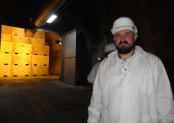 Никита Медянцева в подземном хранилище радиоактивных отходов Батаапати в Венгрии