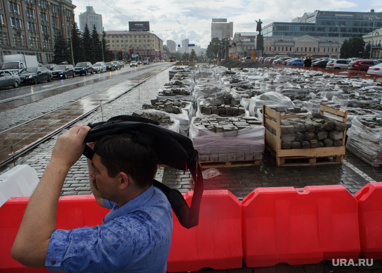 Виды Екатеринбурга, ремонт дорог, дорожные работы, дождь, брусчатка, строительные работы, площадь1905 года, екатеринбург