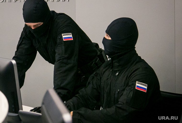 Силовики, обыск. Москва, фсб, силовики, обыск, маски-шоу