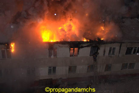 Силовики охраняют сгоревшие в Салехарде дома от мародеров. Спасатели выдвигают первые версии ЧП 