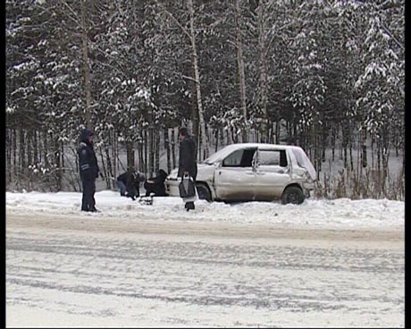 Из-за снегопада в Екатеринбурге выросло количество ДТП. Одна из аварий достойна сценария для триллера 