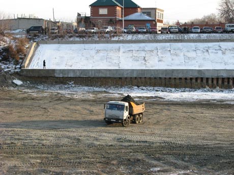 Сегодня жизни первых лиц Кургана оказались в опасности. А все из-за того, что VIP захотели сфотографироваться на дне Тобола