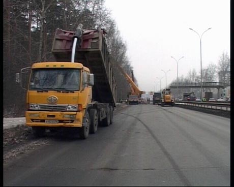 В Екатеринбурге самосвал снес мост! Водитель отделался штрафом в 1 тыс. рублей 