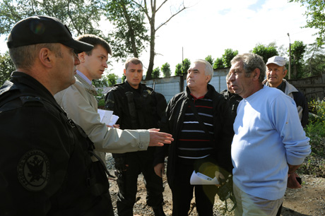 В Челябинске место для будущего школьного стадиона расчищали с помощью судебных приставов и полиции