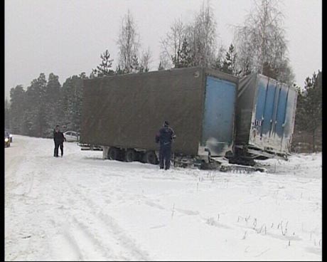 Из-за снегопада в Екатеринбурге выросло количество ДТП. Одна из аварий достойна сценария для триллера 