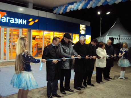 ГИБДД и центр медицины и катастроф стали первыми клиентами АЗС под новым брендом "Газпромнефть"