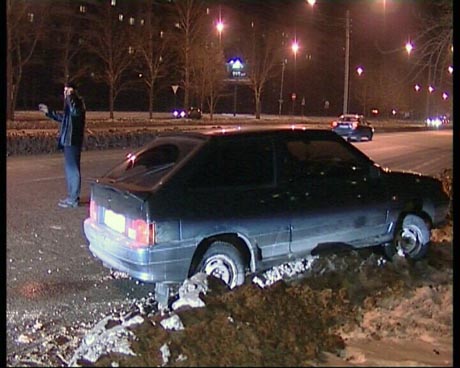 В Екатеринбурге на одной из улиц было парализовано движение. Постарались нетрезвый гонщик и упрямые водители иномарок 