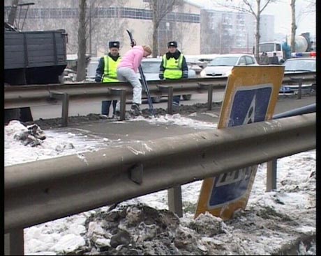 В Екатеринбурге самосвал снес мост! Водитель отделался штрафом в 1 тыс. рублей 