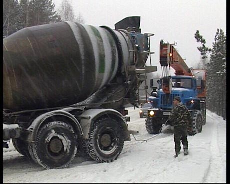 Из-за снегопада в Екатеринбурге выросло количество ДТП. Одна из аварий достойна сценария для триллера 