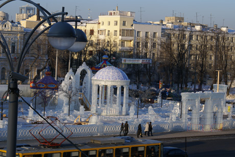 В центре Екатеринбурга на глазах у прохожих мэрия уничтожила вишневый сад 