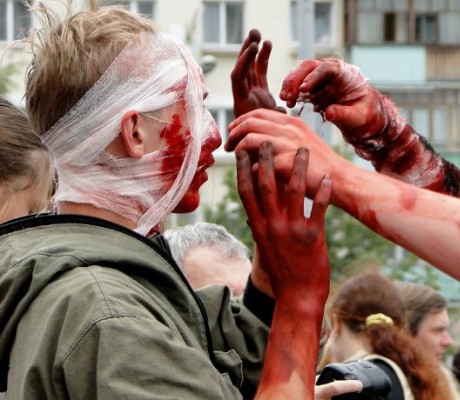 В Перми армия зомби штурмовала Заксобрание. Политических лозунгов не выкрикивали